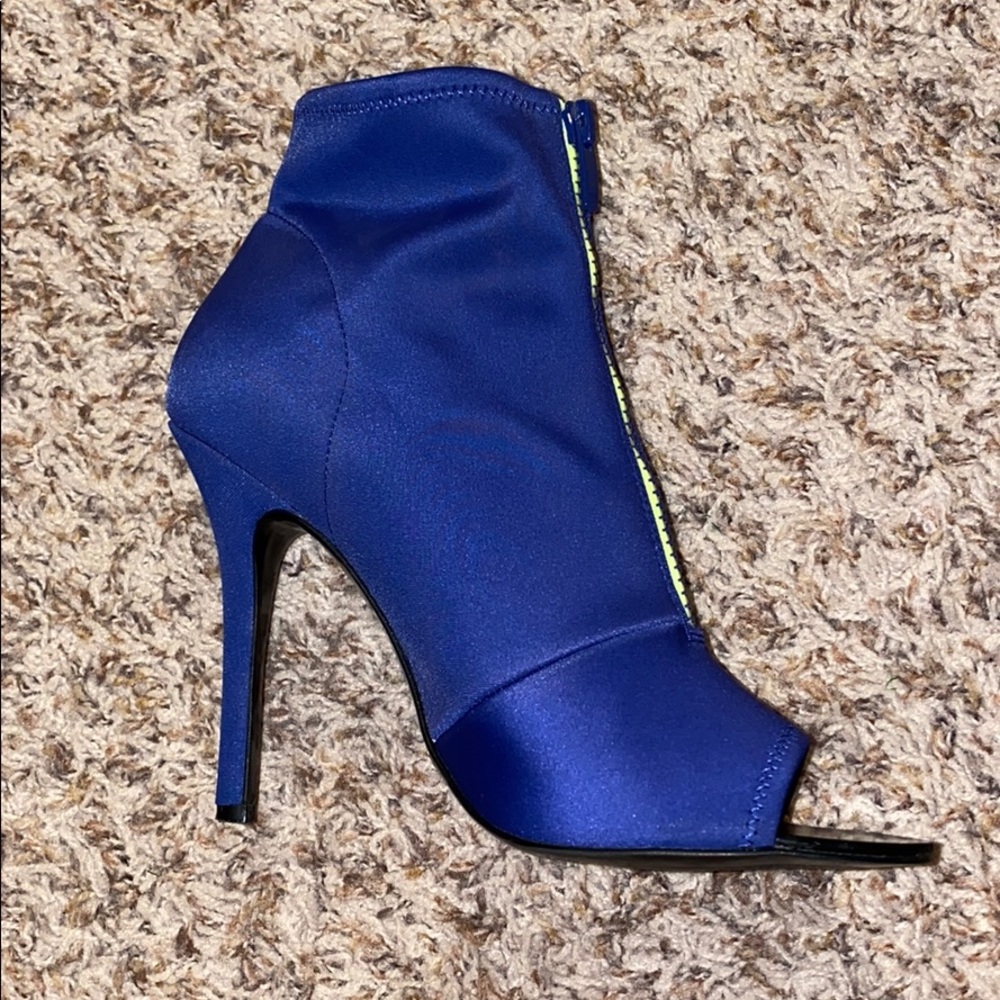 Aldo front zip peep toe bootie
